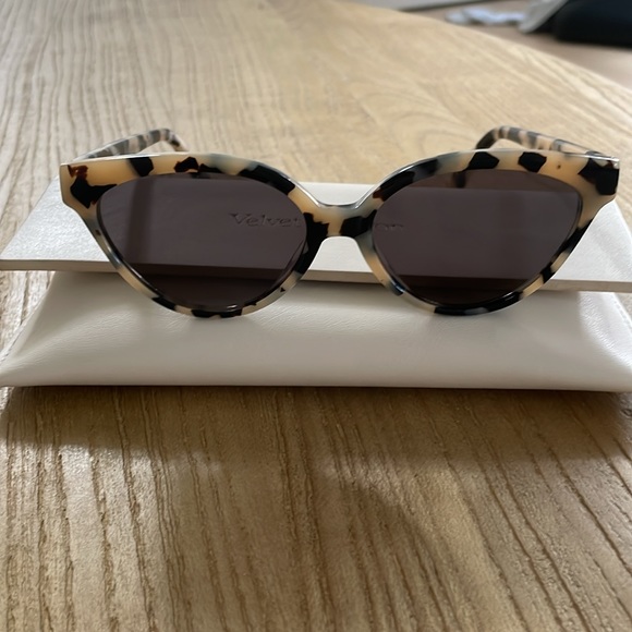 Velvet Canyon Beat Generation Sunglasses-with case - Picture 5 of 5